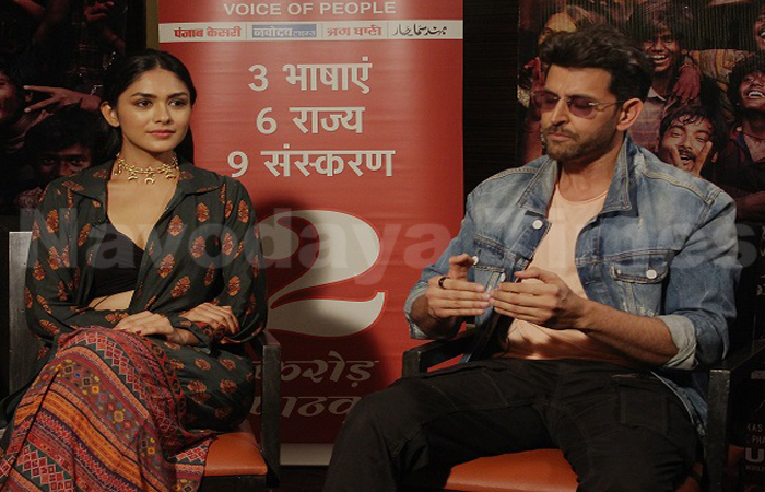 आनंद कुमार के रूप में रितिक रोशन 'जीनियस क्रिएट' कर रहे हैं। आनंद कुमार के रूप में रितिक रोशन 'जीनियस क्रिएट' कर रहे हैं।